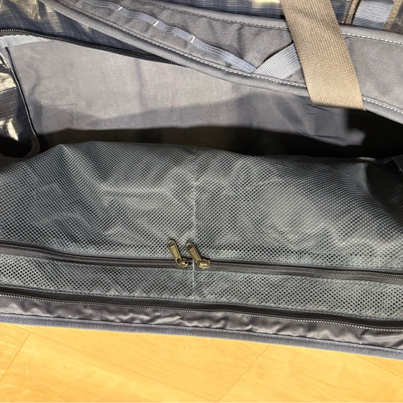 NWT Patagonia Black Hole Duffel 90L - Dolomite Blue 🔥 RARE Discontinued - Picture 4 of 4